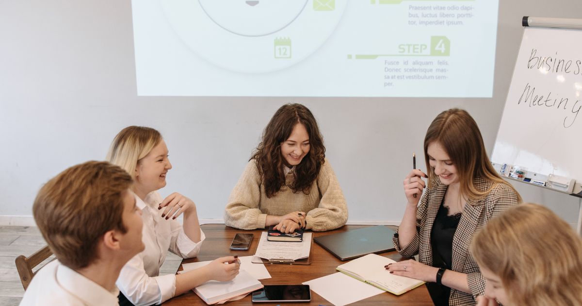 como falar de forma eficaz em reuniões blog costtama